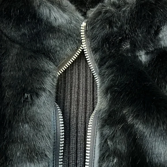 Faux fur vest - Picture 2 of 6
